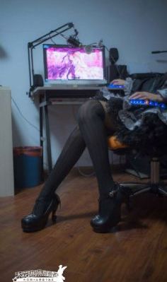 亲嘴伸进内衣揉胸口激烈文章_超清在线观看